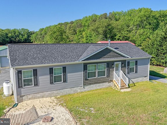 2nd image of 430 Scotts Corner Rd