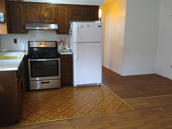 3rd image of 10120 98th St