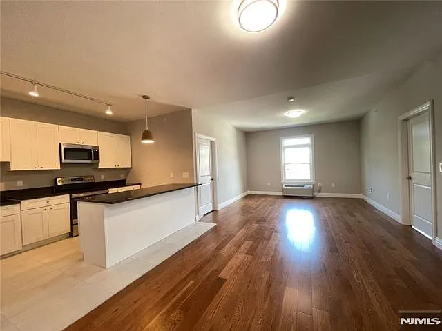 116 Essex St #202 — Photo 6