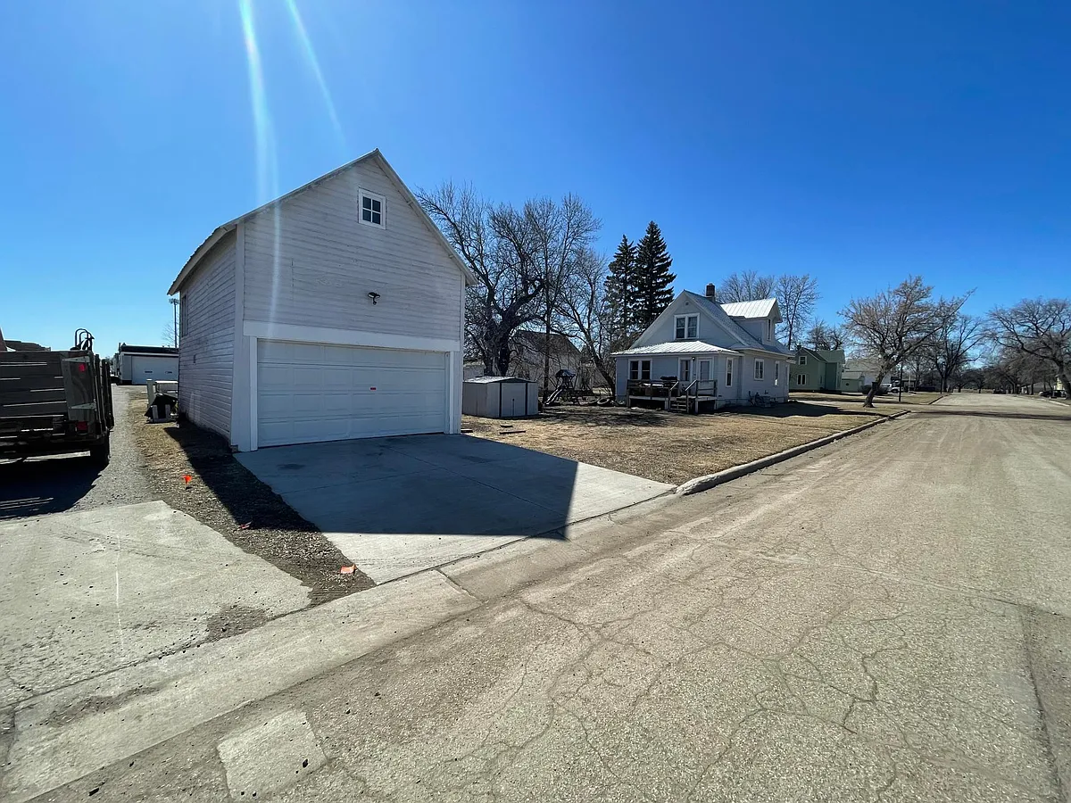 Building Photo - 302 Griggs Ave
