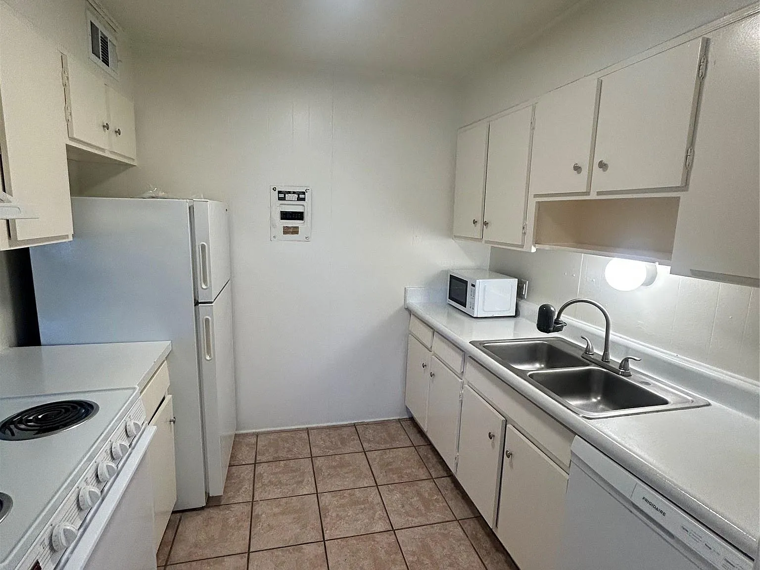 1 bed, 1.0 bath, 638 sqft, $999 — Photo 4