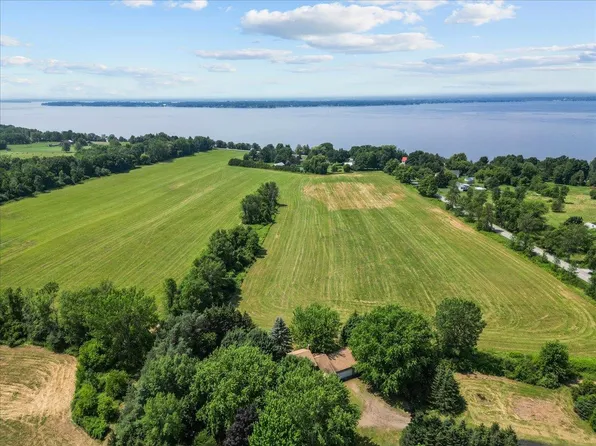 71 Moccasin Avenue, Grand Isle, VT 05458