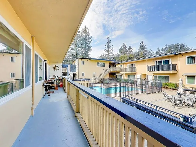 698 N Santa Cruz Avenue — Photo 20