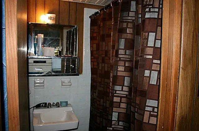 438 W Phillips Ct — Photo 9