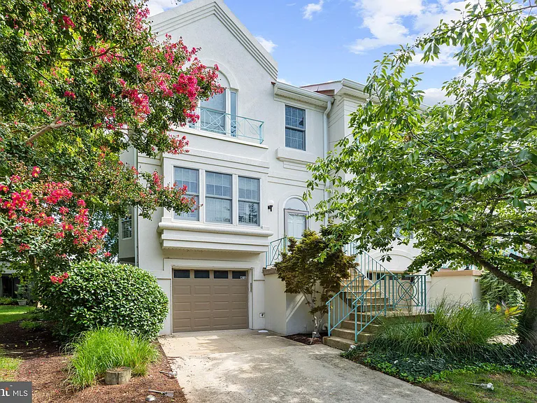 41 Queen Catherine Ct #A — Photo 1
