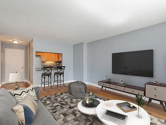 2nd image of 303 Greenwich St #5G