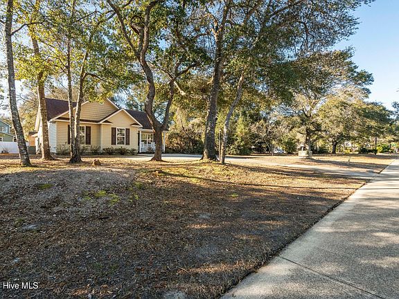 5th image of 803 W Oak Island Drive