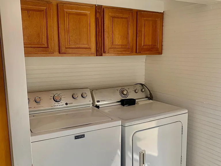 251 E Main St — Photo 19