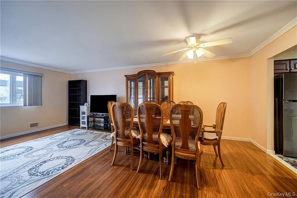 3 bed, 1260 sqft, $3,599 — Photo 2