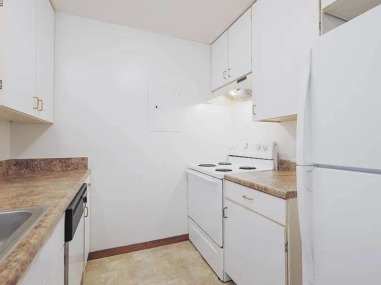 2221 S Street — Photo 30