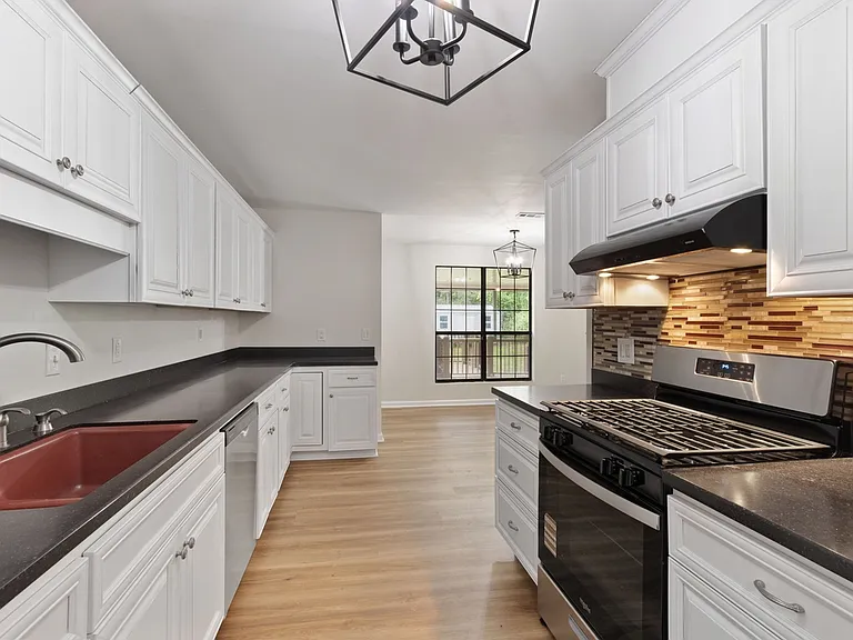 Beautiful Kitchen everything updated