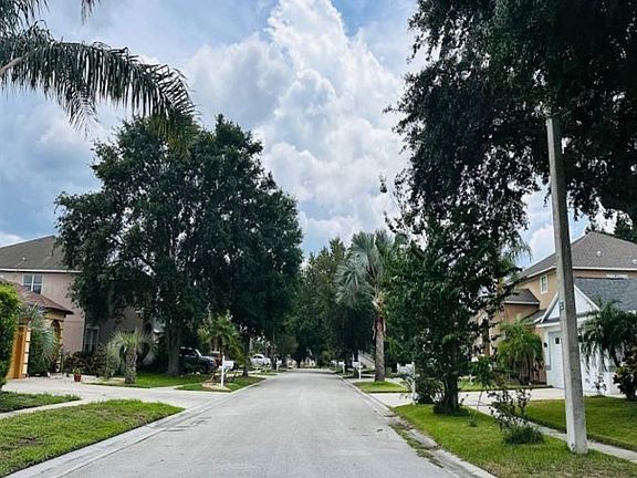 Exterior Neighborhood (street photo)