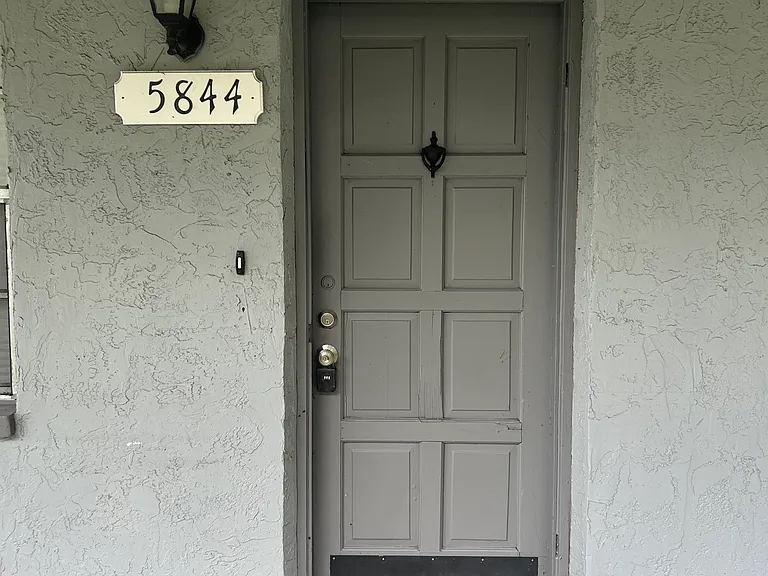 5844 Gulf Dr — Photo 1