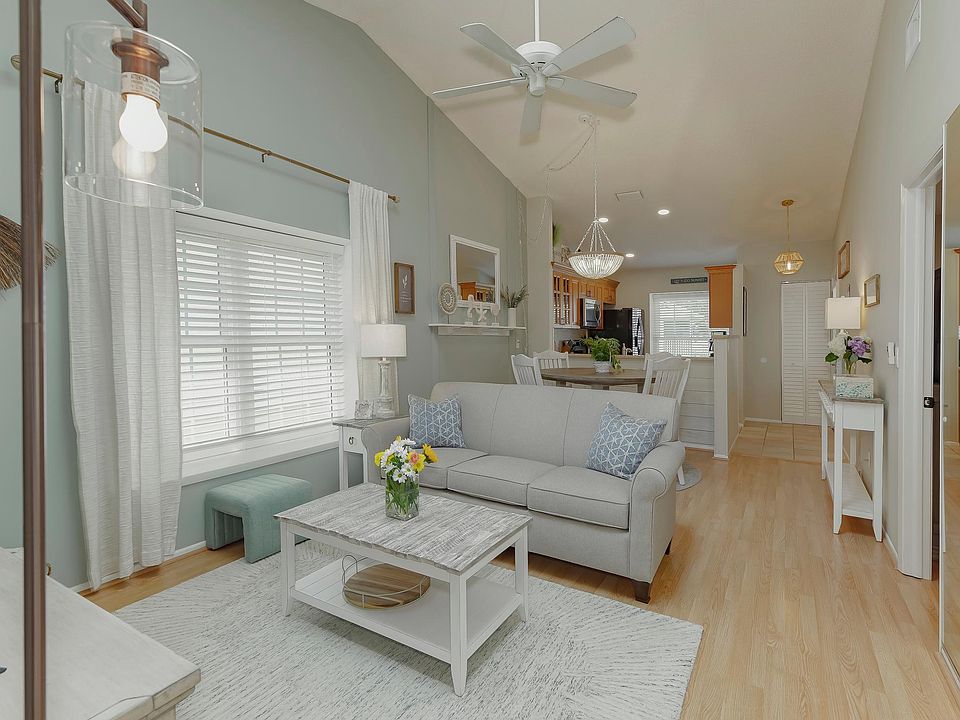 1st image of 12223 Sun Vista Ct E #101