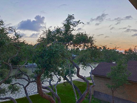 2nd image of 1909 Crescent Dr