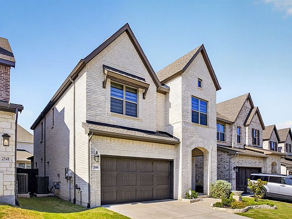 3rd image of 2536 Four Roses Dr