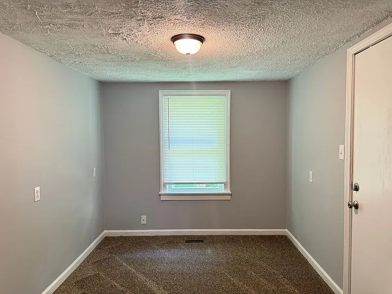 634 Lafayette Rd — Photo 4