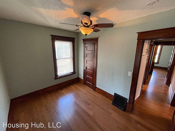 5th image of 952 Charles Ave #A