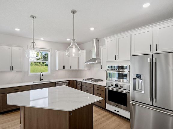 3rd image of 5351 Queens Dr NW