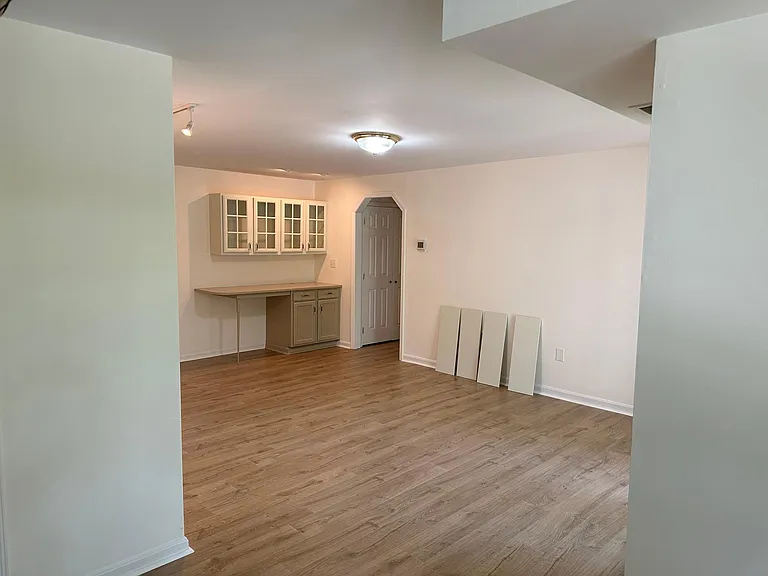 217 Victor Pkwy #G — Photo 5