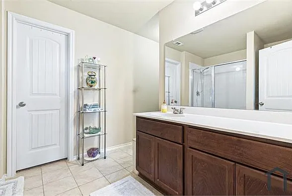 1404 Basswood Ln — Photo 14