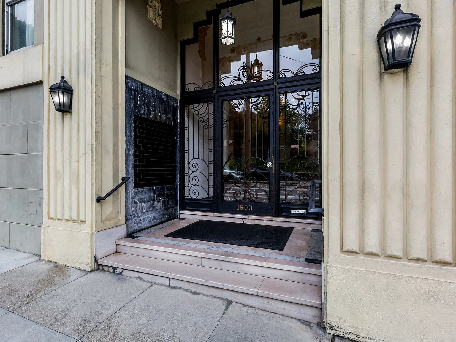 1900 Gough — Photo 2