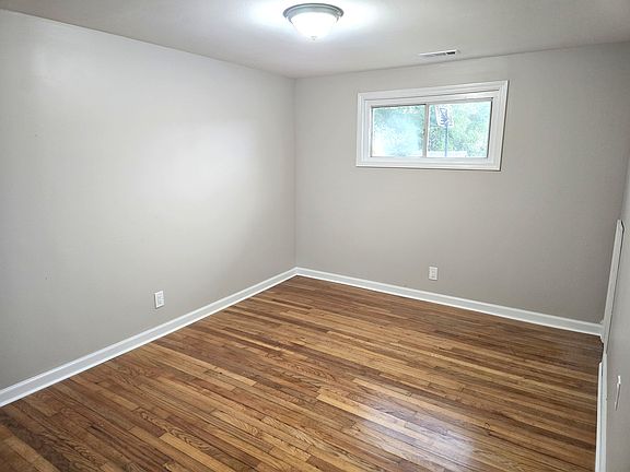 2nd image of 127 Bridge St
