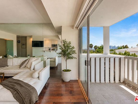 4th image of 999 N Doheny Dr APT 211