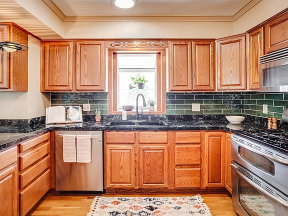 5th image of 2722 Vale Crest Rd