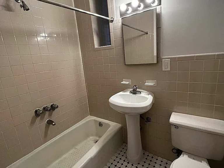 217 E 33rd St #1RE — Photo 7