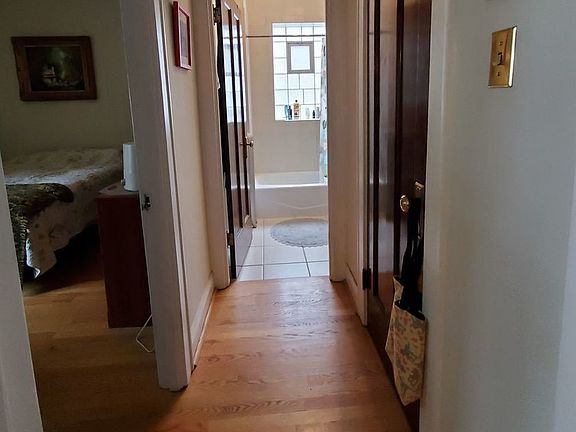 4th image of 4825-4833 N Rockwell St #4831-1E