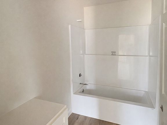 4th image of 60 Alan Rd