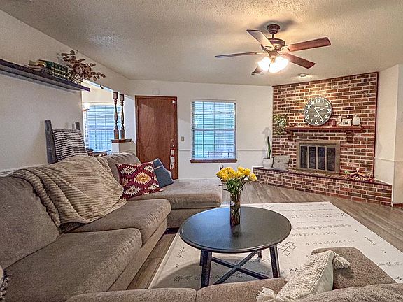 5th image of 1005 E Hills Dr