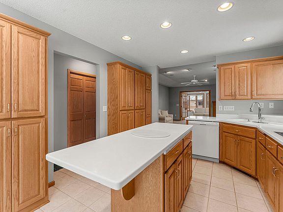5th image of 547 Woodside Ct