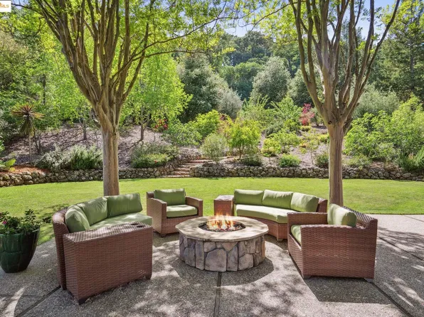 1037 Silverhill Dr, Lafayette, CA 94549