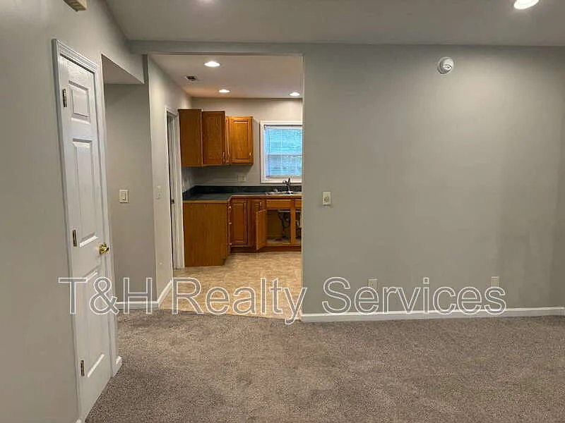 3 bed, 2.0 bath, 1482 sqft, $1,750 — Photo 3