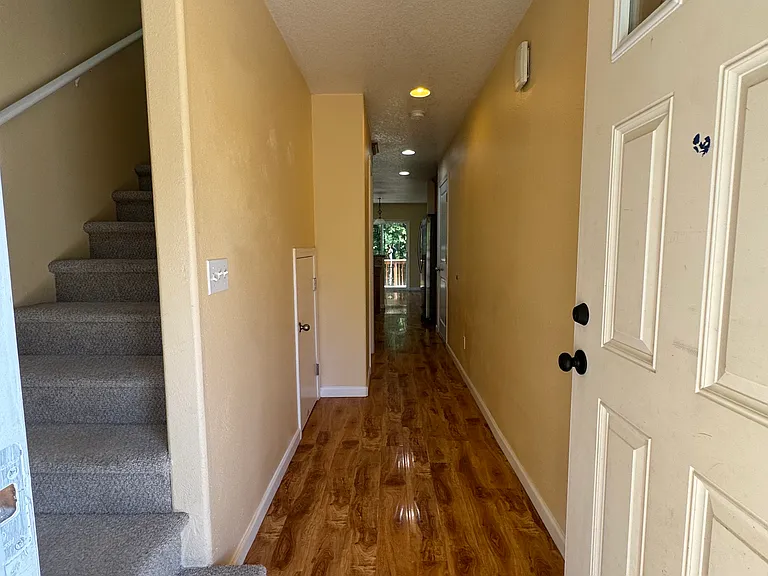 4863 SW 141st Ave — Photo 2