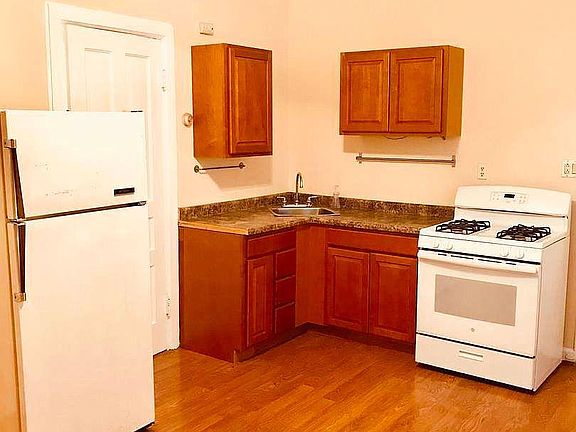 3rd image of 2021 W 21st Pl APT 1R