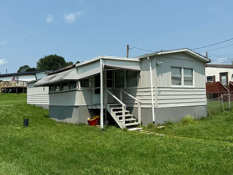 1st image of 37 Cardinal Cir
