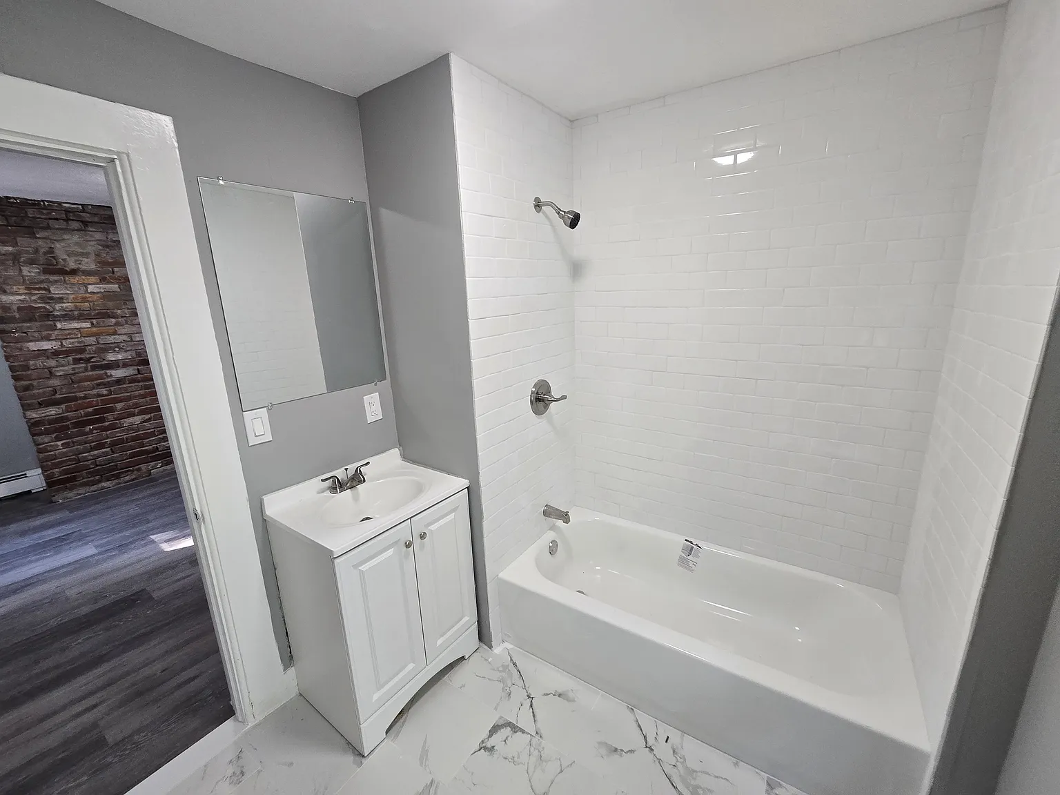 3 bed, 1100 sqft, $1,950 — Photo 3