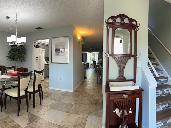 2nd image of 1406 Coral Oak Ln