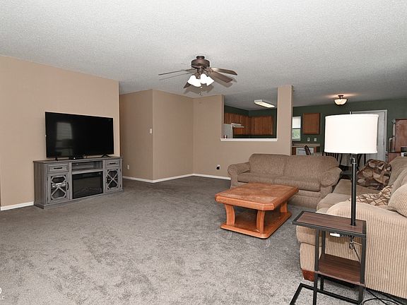 3rd image of 10429 Kensington Way