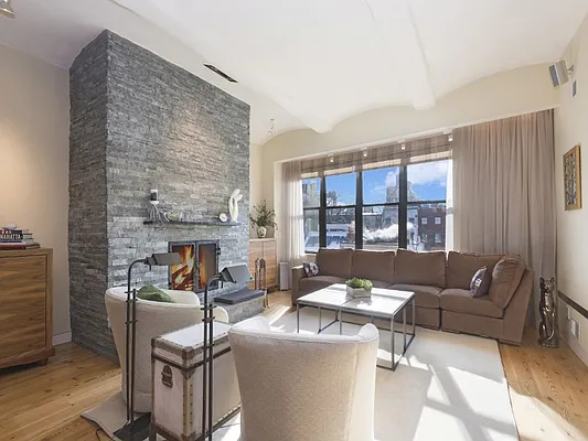Sold by Sotheby's International Realty | media 1