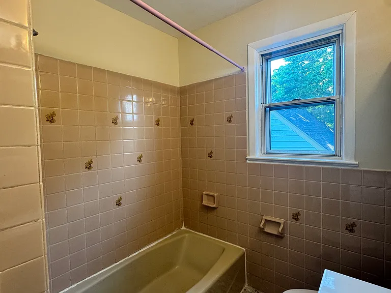 Fairview Ave — Photo 10