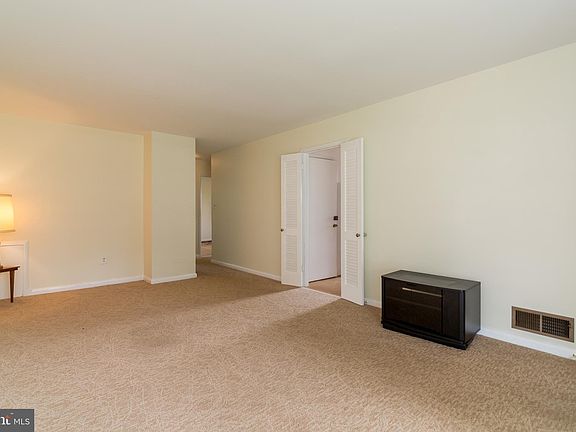 5th image of 234 S Jenkins St