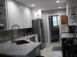 5709 Cove Cir, Naples, FL 34119