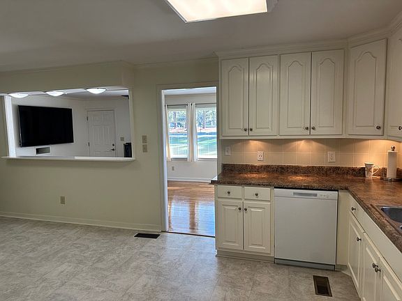 4th image of 1007 N Isabella St