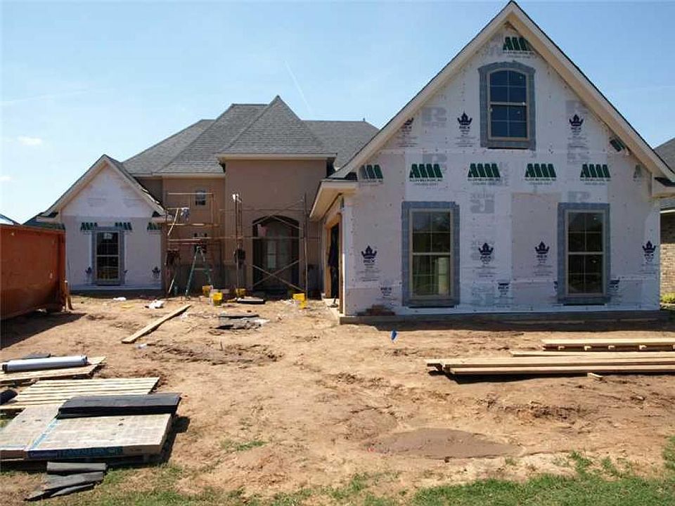 2nd image of 207 Rachel Ln