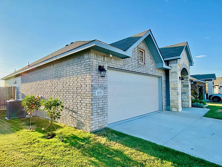 6110 Wheaton Loop — Photo 3