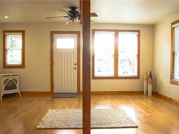 3rd image of 402 Mill Ave SE